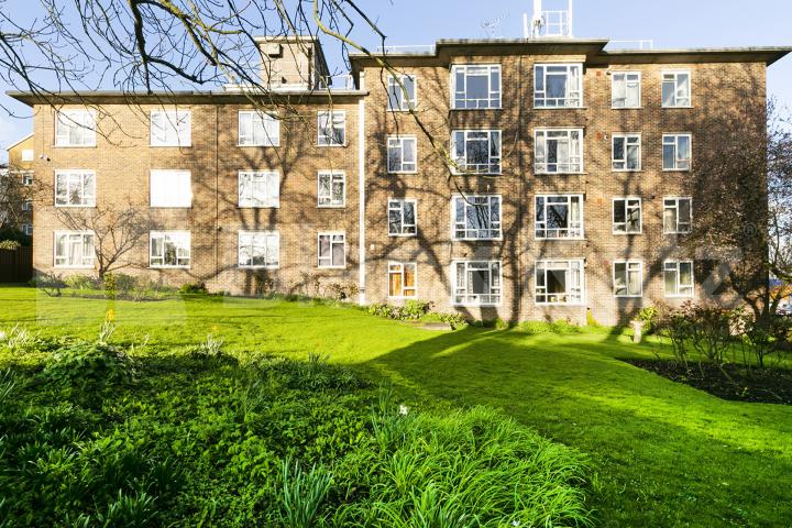 A well-appointed bright two bedroom apartment located in a private block  Muswell Hill , Alexandra Palace / Muswell Hill